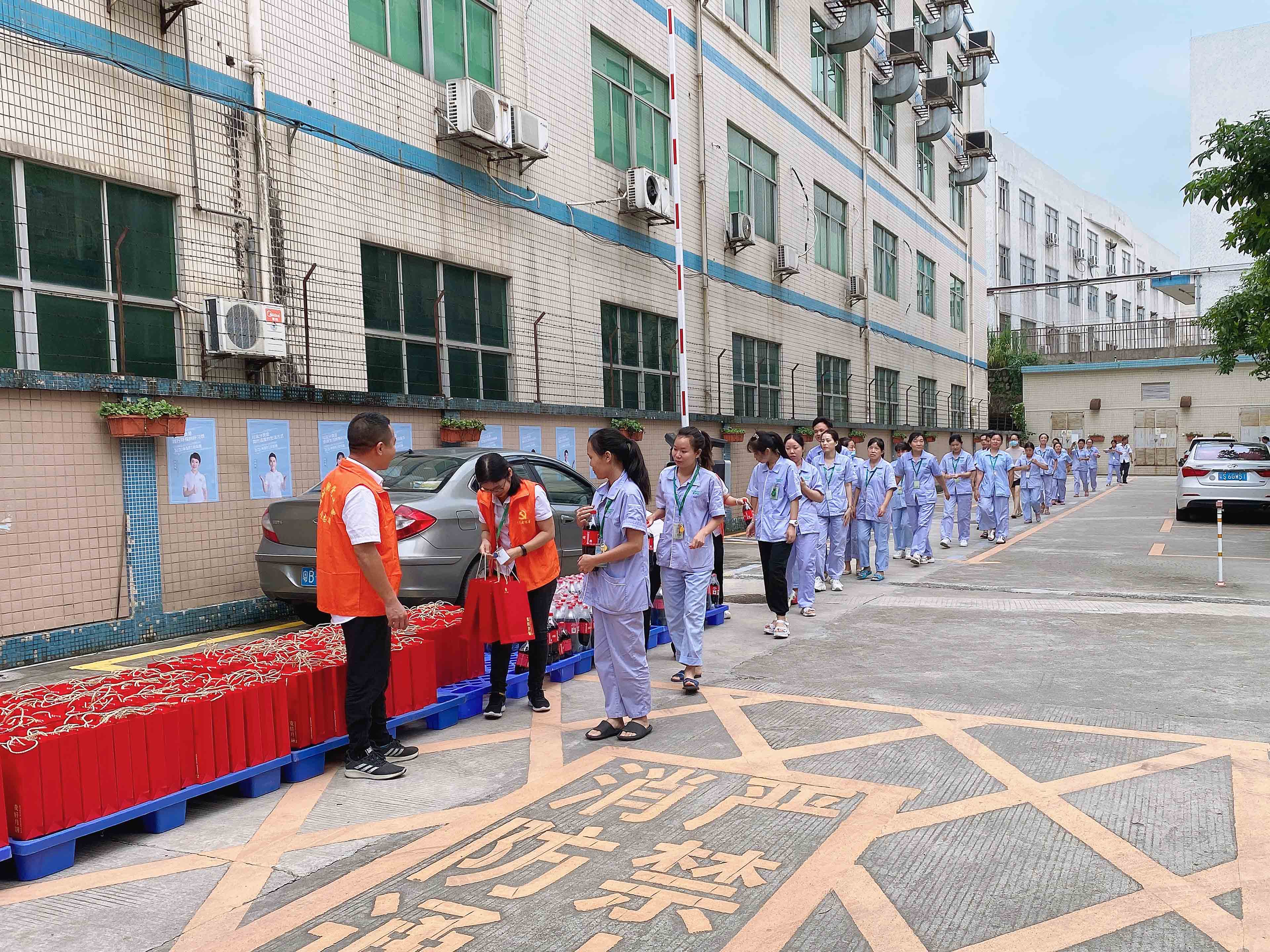 國慶中秋雙節同慶，雅香麗預祝大家度過一個平安祥和、喜慶歡樂的假期！